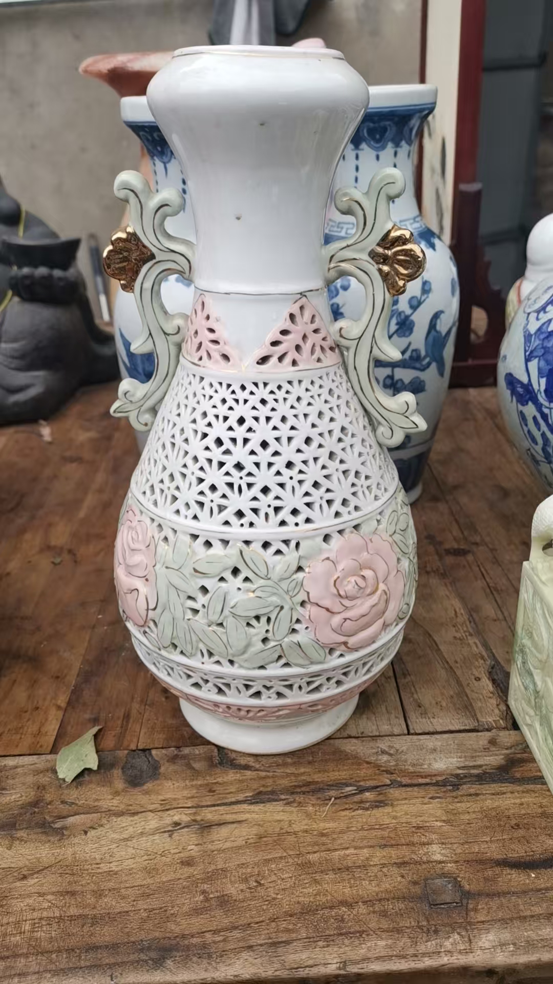 瓶中式田园风雕刻单筒透气色釉陶瓷蓝色创意花纹精美