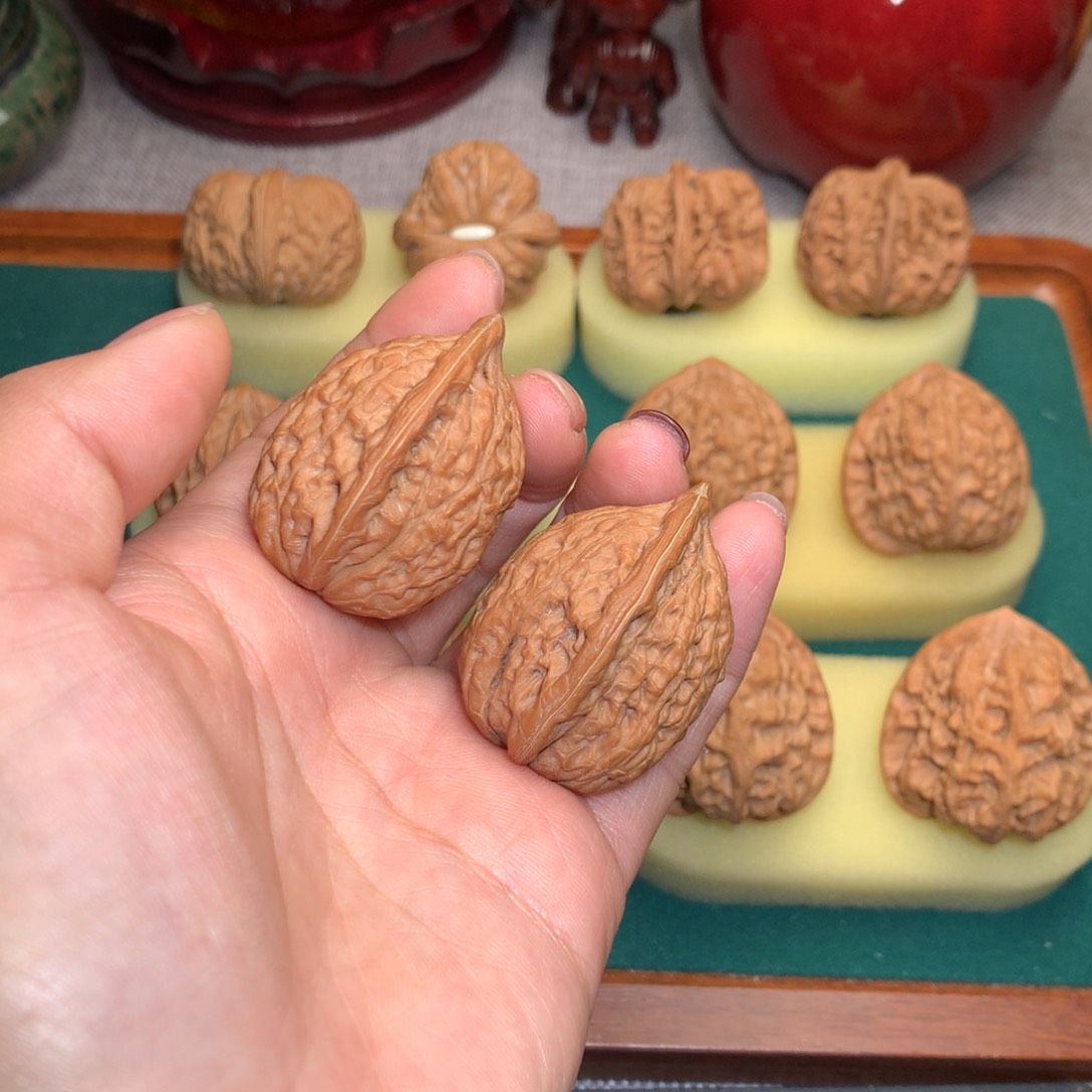 文玩核桃把件柳叶鸡心