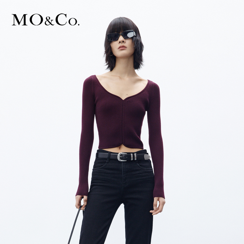 【赵老板专属】MOCO秋MC章仔桃心领修身针织衫MBC3SWT027