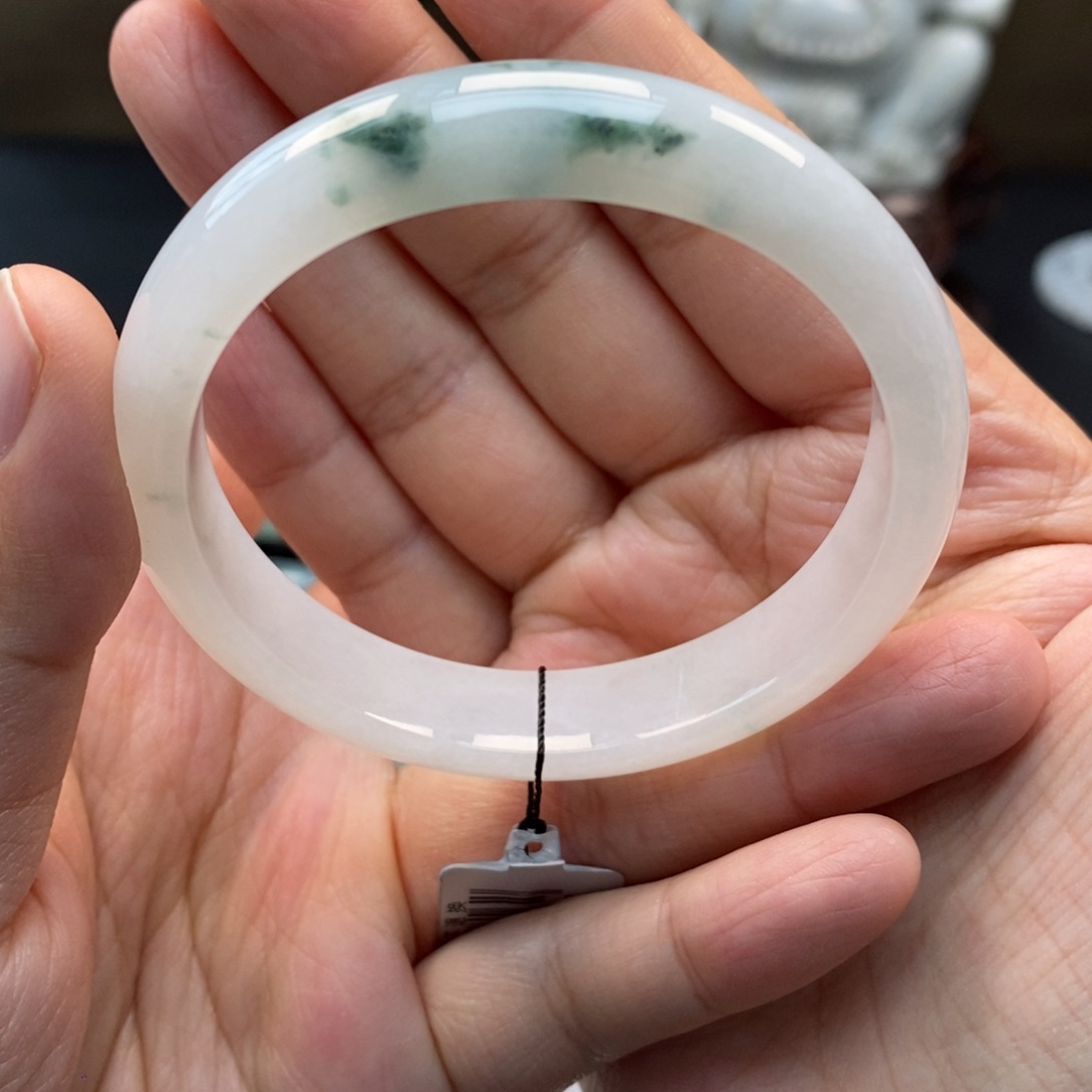 翡翠手镯未镶嵌天然