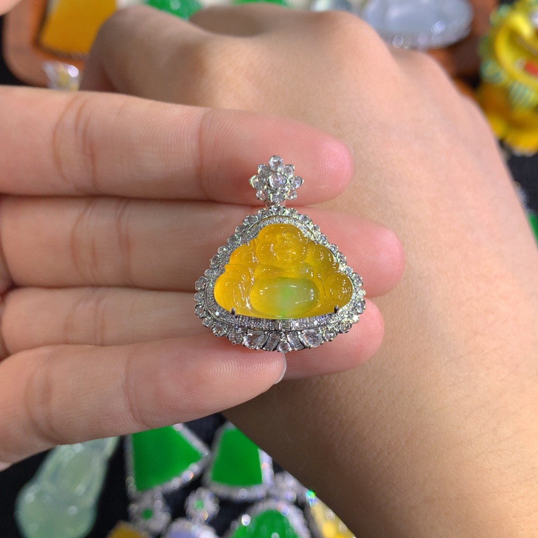 翡翠18K金镶嵌颈饰