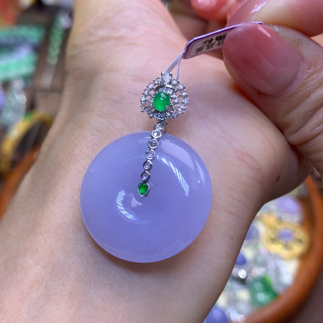 翡翠18K金镶嵌颈饰