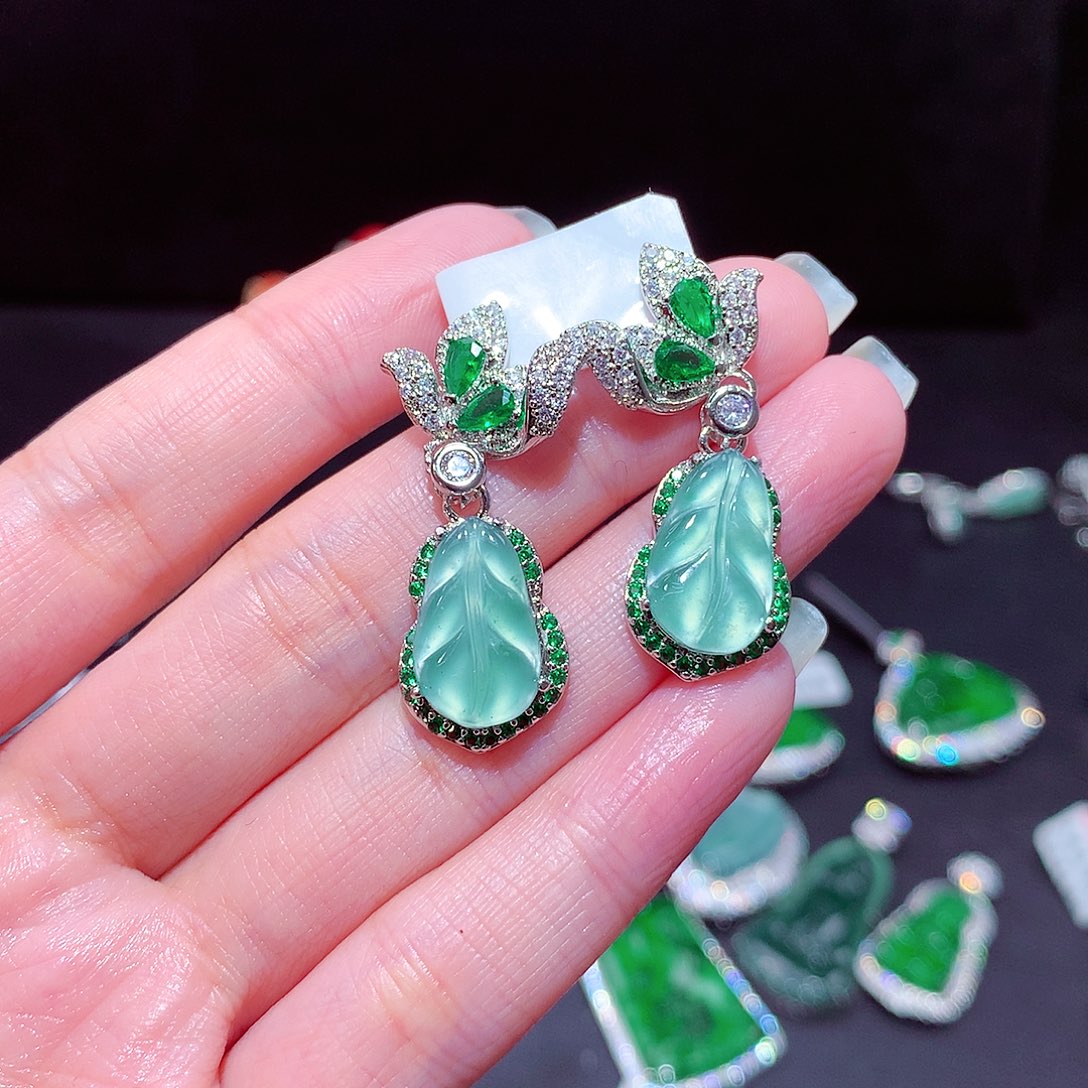 【闪购商品】翡翠吊坠(不含链)未镶嵌