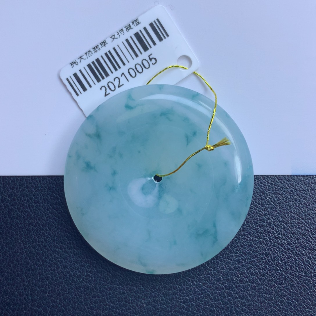 翡翠颈饰未镶嵌平安扣