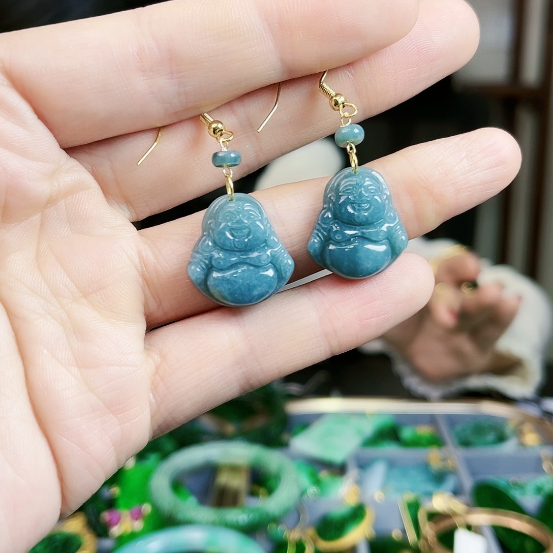 翡翠颈饰未镶嵌耳饰