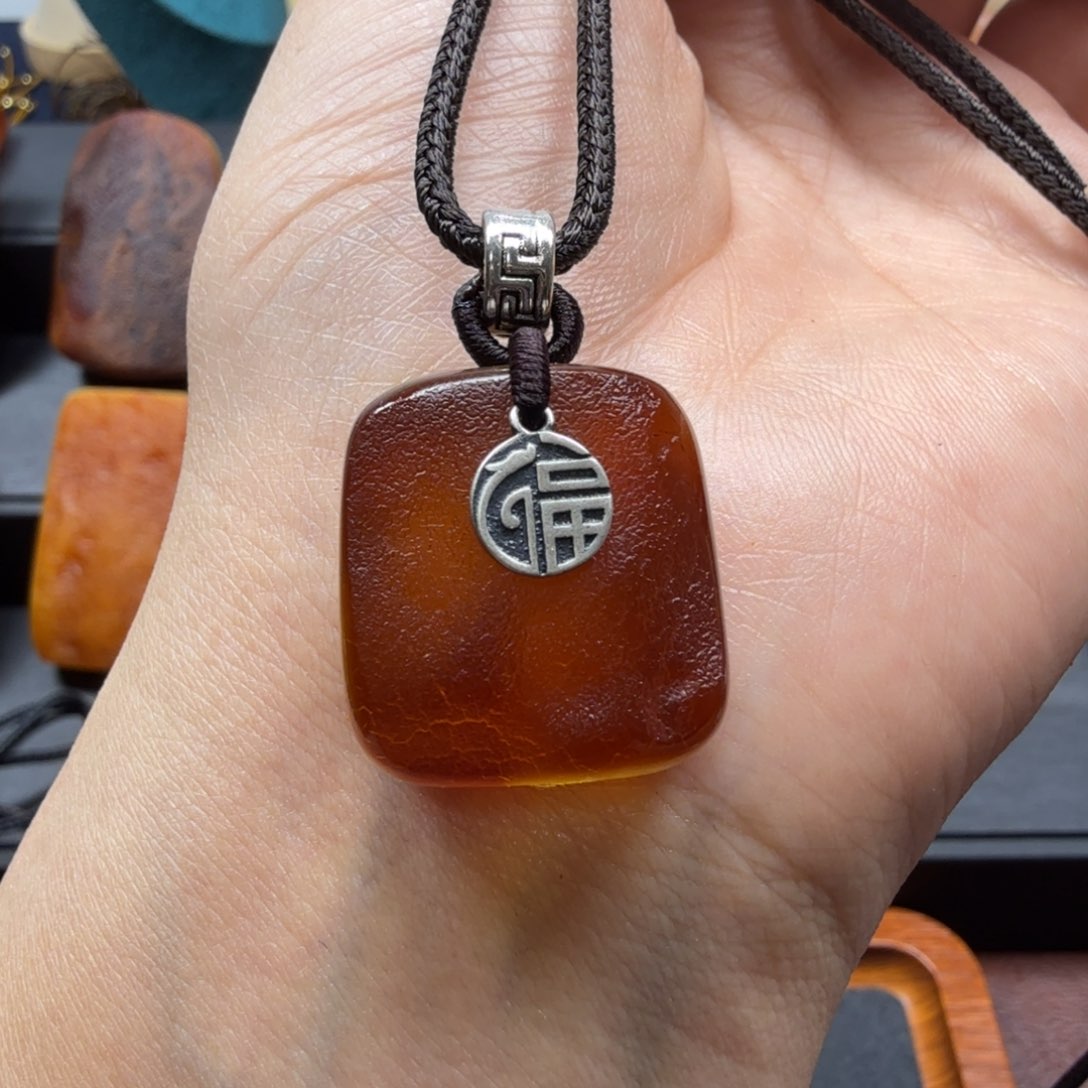 琥珀吊坠(赠链)未镶嵌