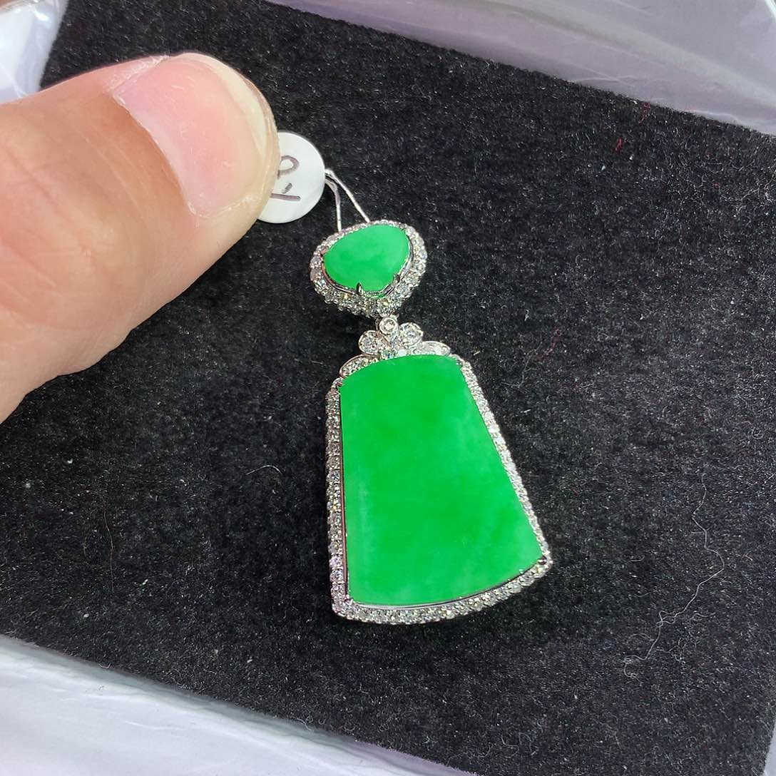 翡翠吊坠(赠链)18K金镶嵌