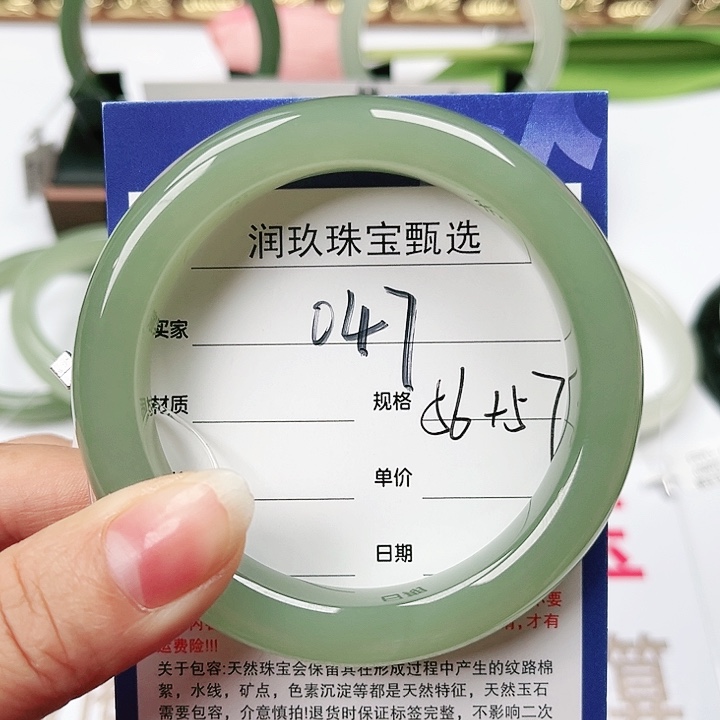 和田玉手镯未镶嵌