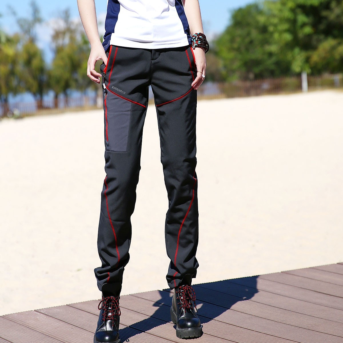 雪丘岛户外秋冬显瘦弹力防沷水防风加绒加厚保暖时尚修身软壳裤女