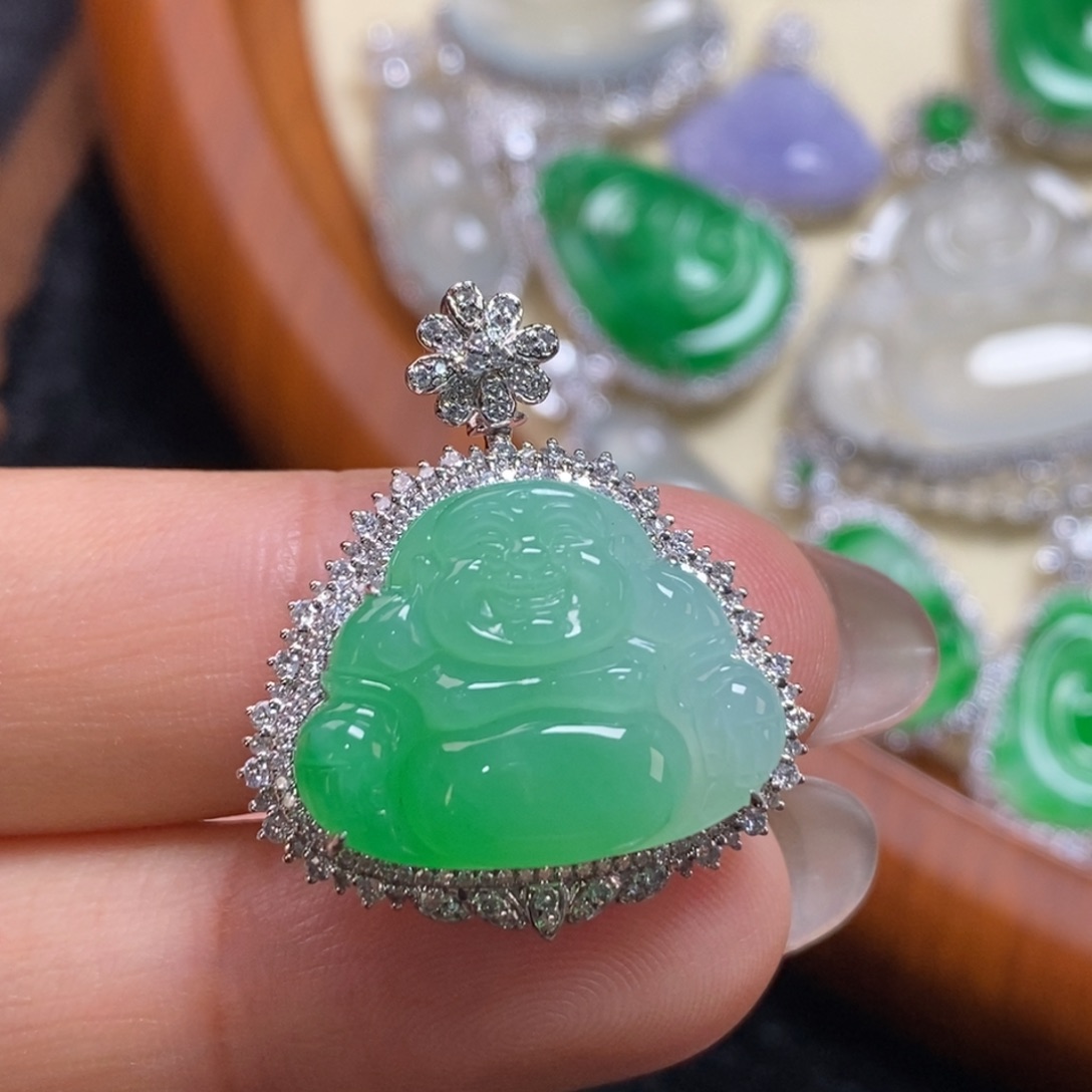 翡翠吊坠(赠链)18K金镶嵌天***！