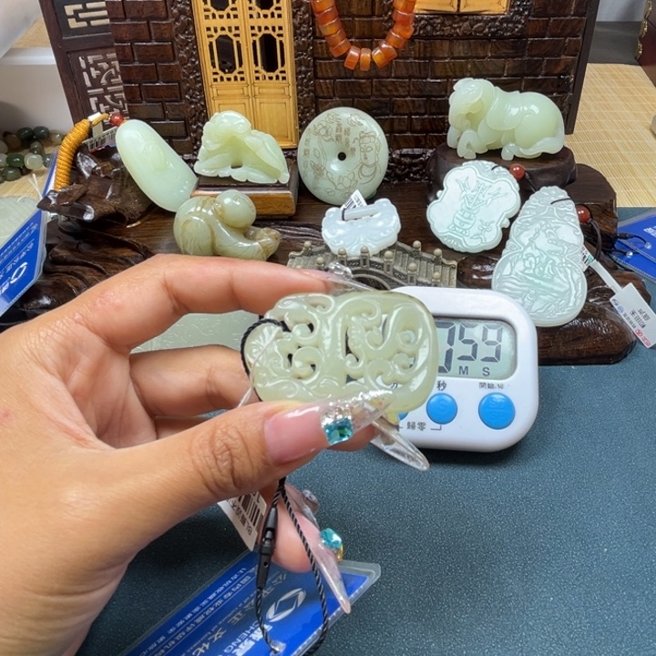 和田玉未镶嵌颈饰天**鸥