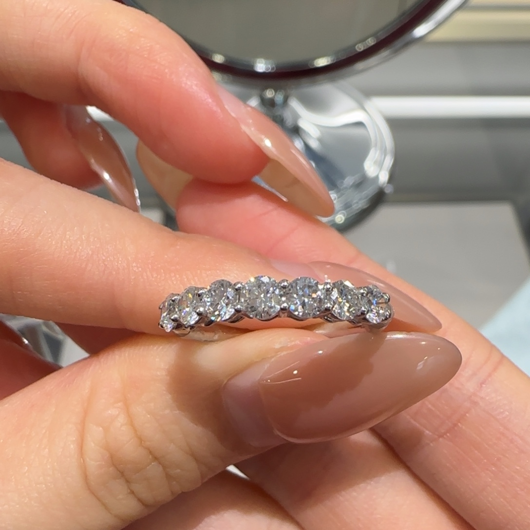 铂Pt950镶嵌实验室培育钻石排戒10分13重金