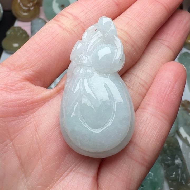 翡翠未镶嵌颈饰钱袋子