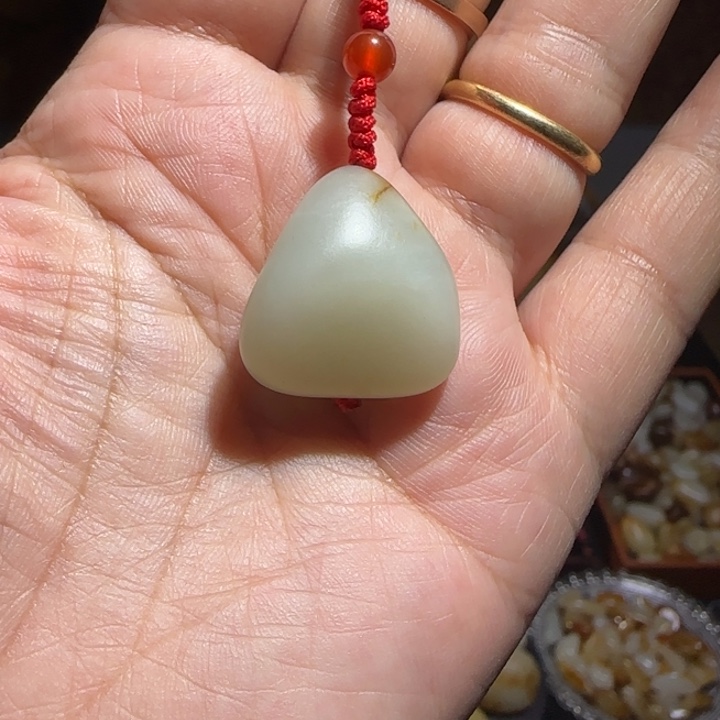 和田玉车挂未镶嵌10克