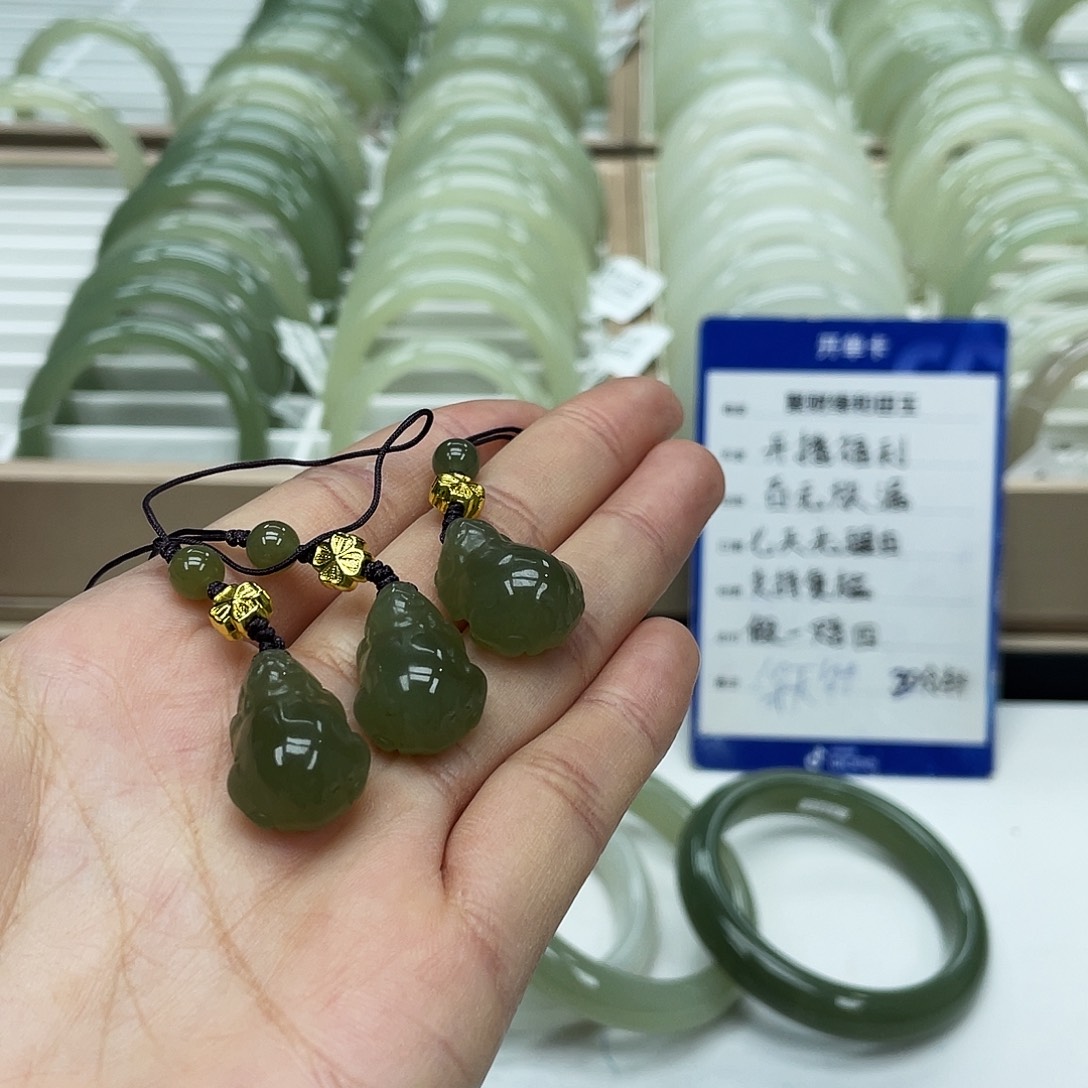 和田玉未镶嵌手镯拍一发一