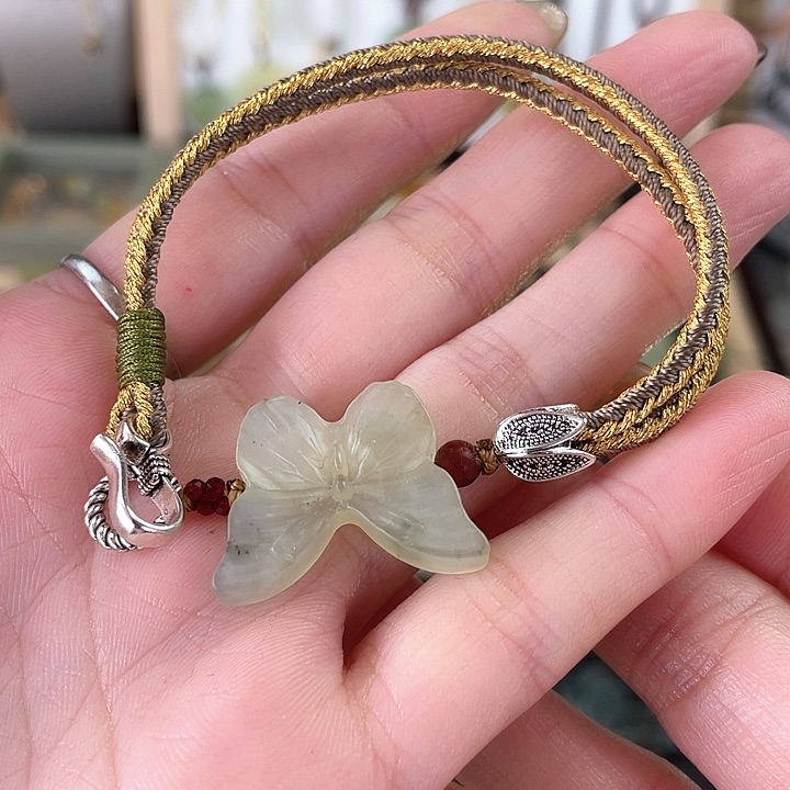 蛇纹石玉未镶嵌颈饰