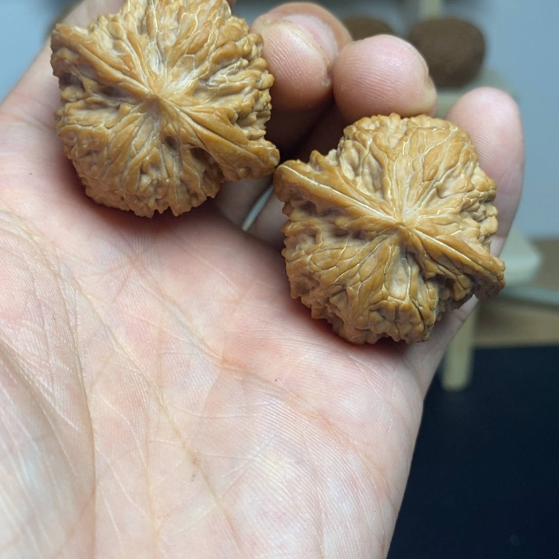 吴***正大叶紫檀（黑酸枝木类）38尺寸磨盘一对