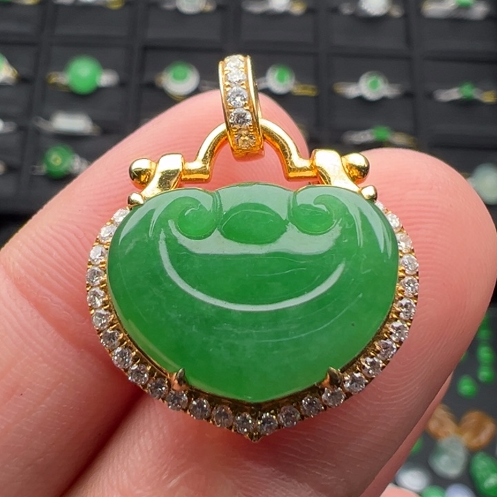 翡翠18K金镶嵌颈饰裸石12.7