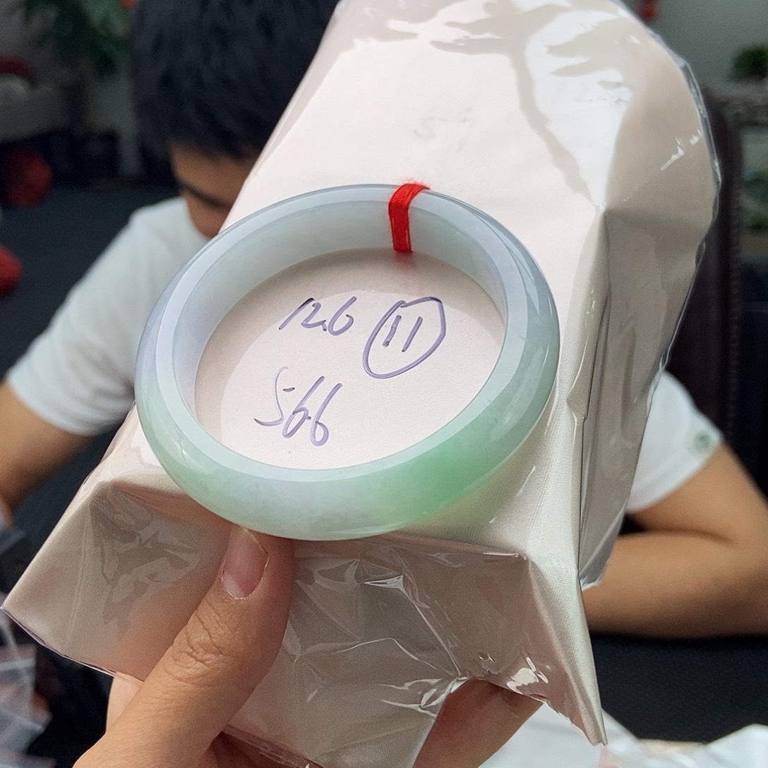 翡翠手镯未镶嵌三***淇颜色多样性发拍一发一