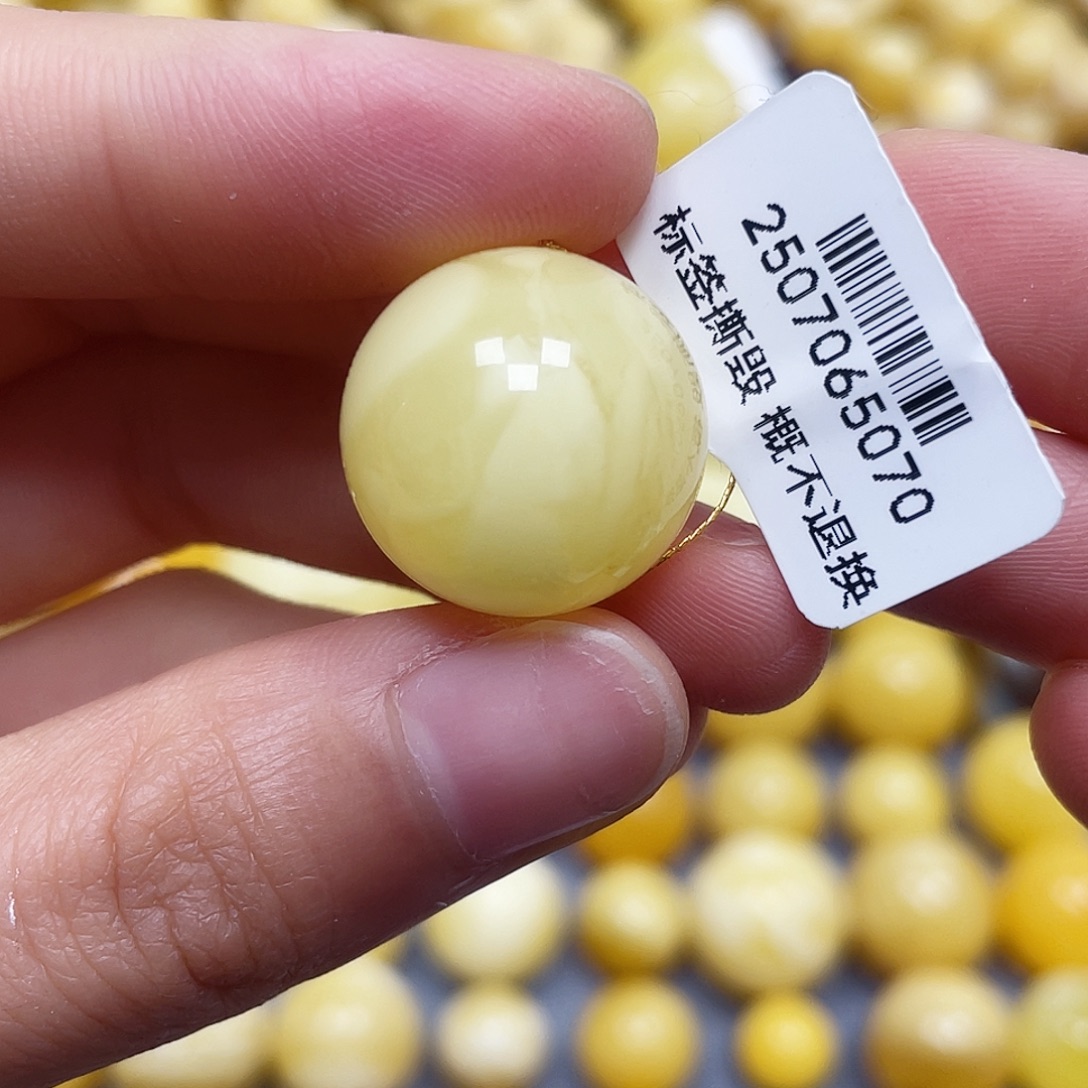 蜜蜡未镶嵌裸石18.7mm.瑕