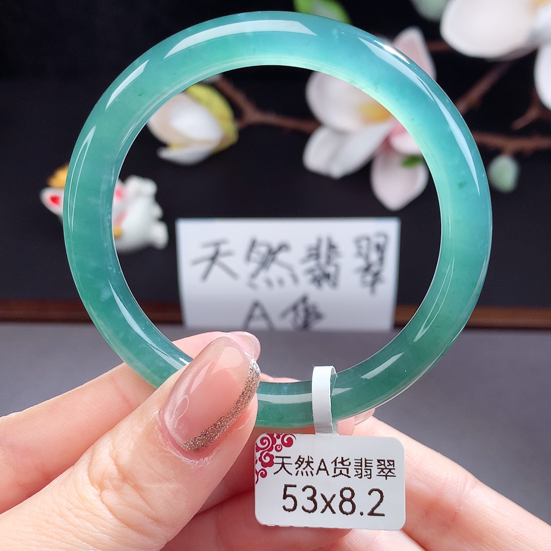 翡翠手镯（圆镯）未镶嵌凡***姐