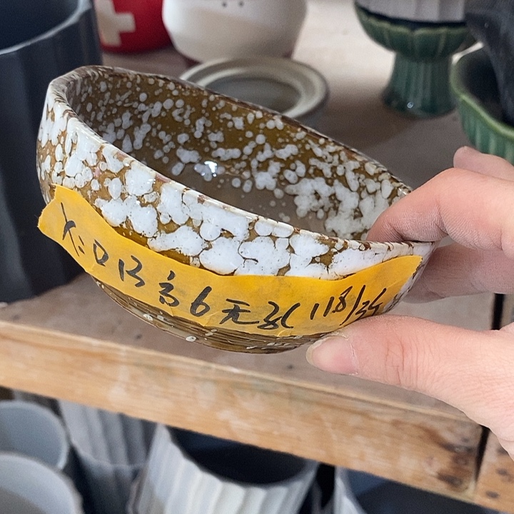 陶瓷花盆有孔 瑕疵介意勿拍 