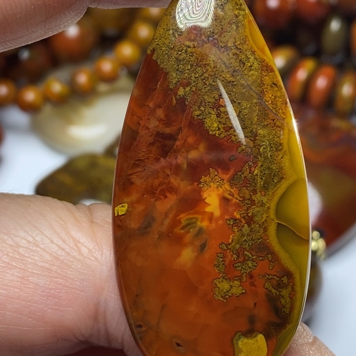 玛瑙/玉髓颈饰未镶嵌知**乐