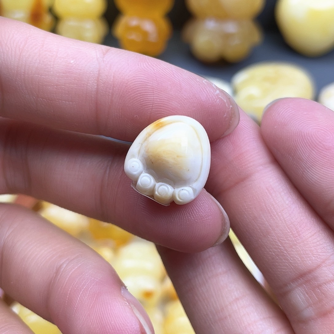琥珀裸石未镶嵌蜜蜡