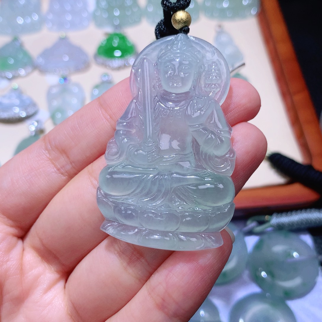 颈饰未镶嵌翡翠虚空藏