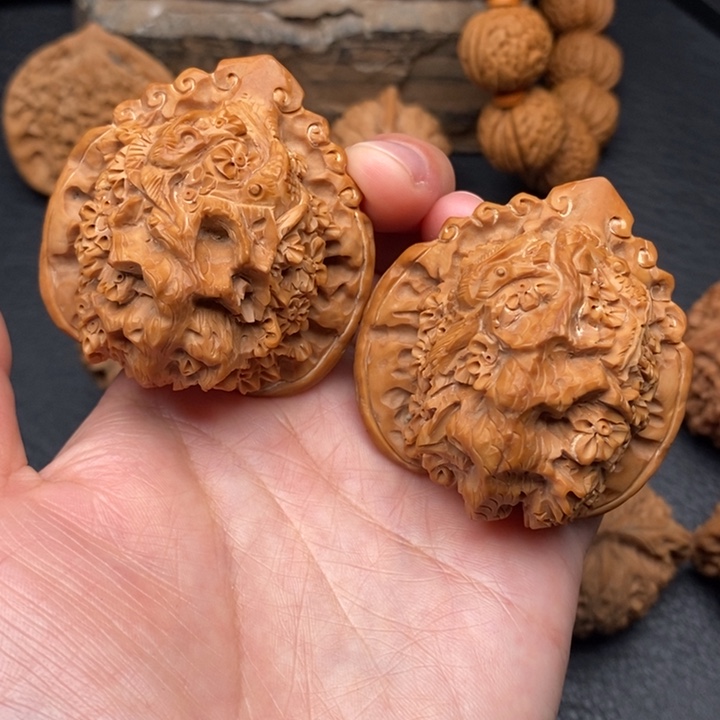 桃核把件雕刻47喜上眉梢