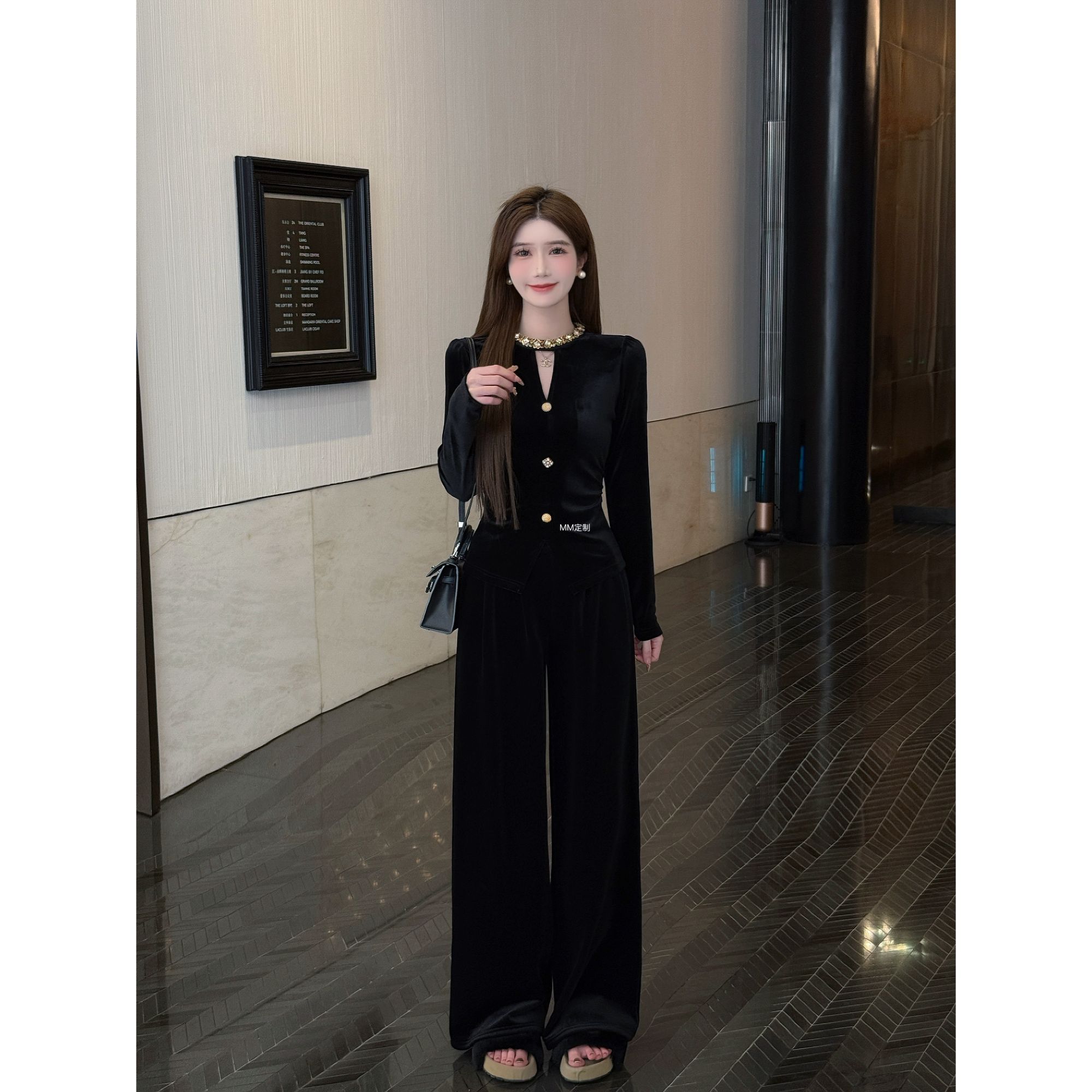 【心动际遇】夜游星光丝绒钉珠圆领闪钻上衣直筒显瘦加绒裤套装A521