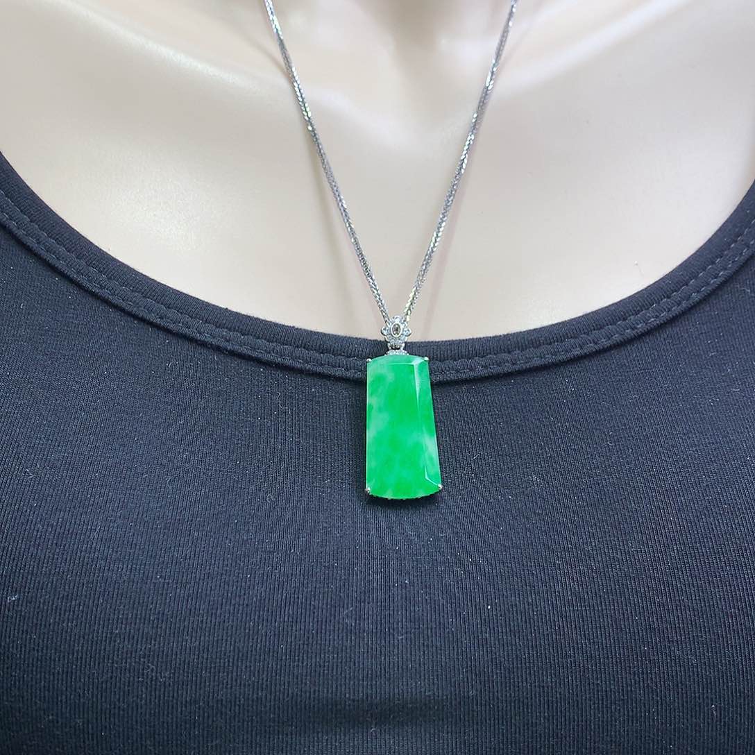 翡翠颈饰18K金镶嵌无事牌