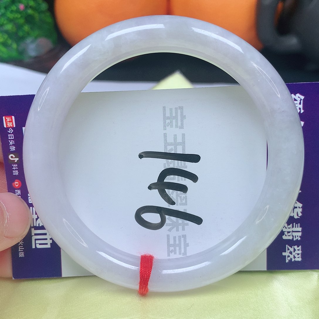 翡翠手镯未镶嵌57圈口