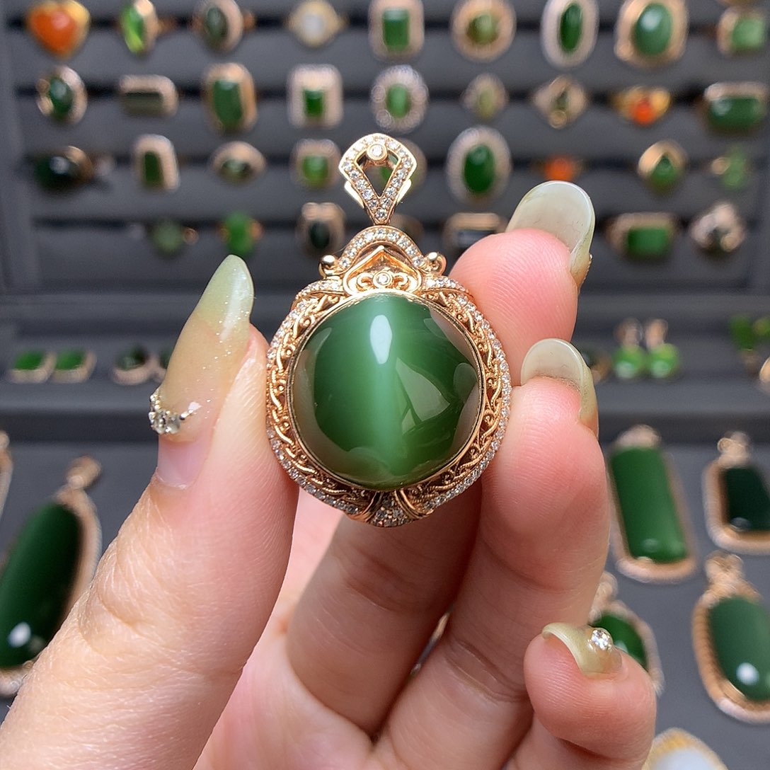 和田玉首饰18K金镶嵌