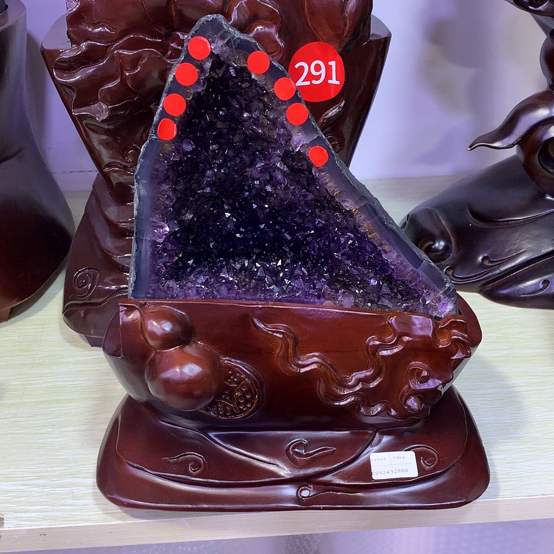 织绣乌拉圭紫水晶