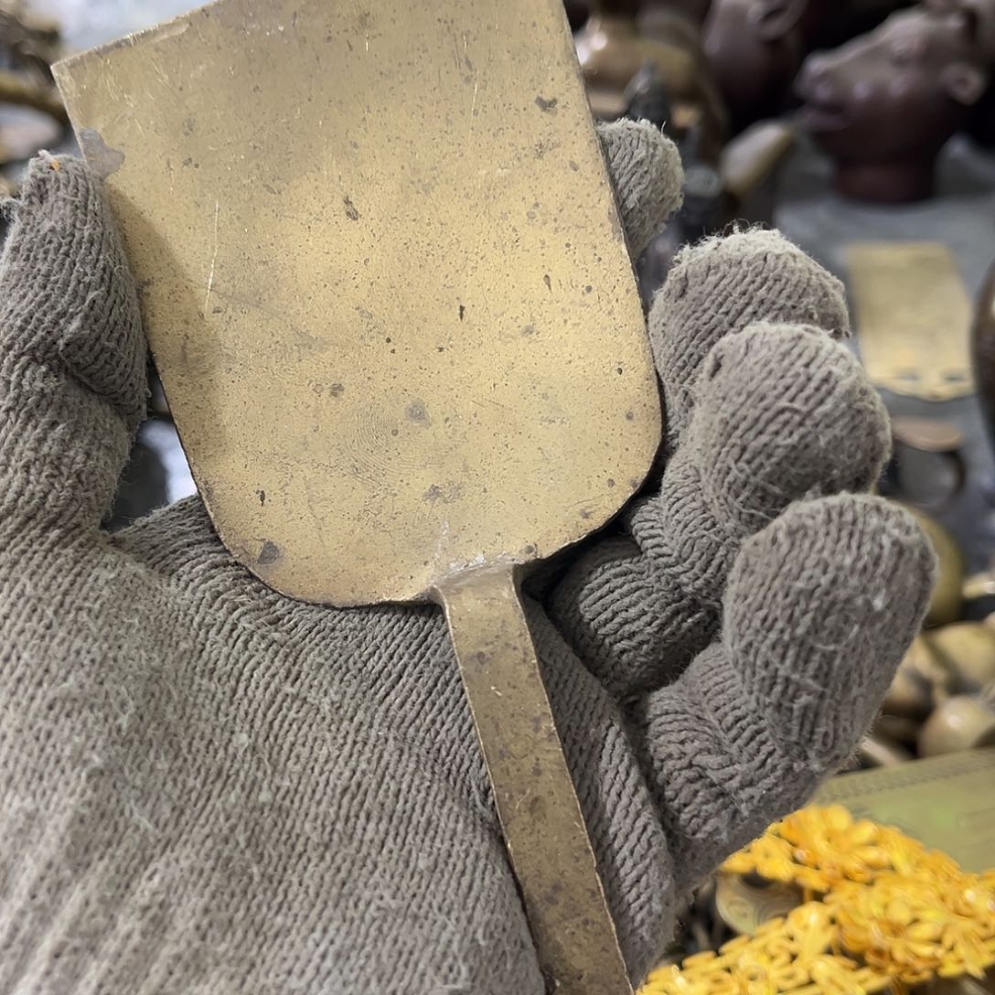 海***浪闪电购铜摆件工艺品