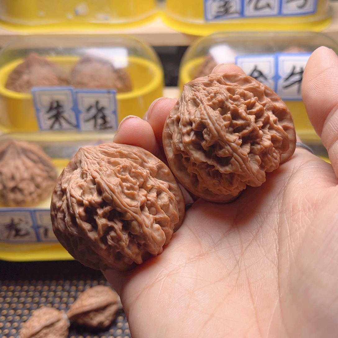 文玩核桃把件野牛