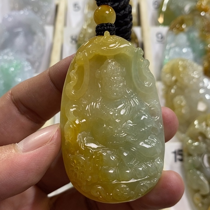 颈饰未镶嵌翡翠黄财神