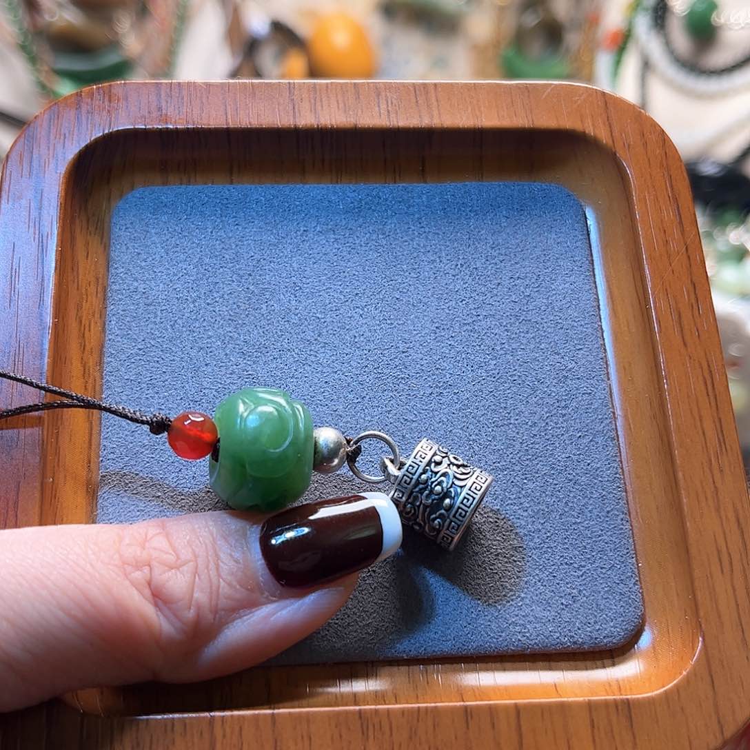 和田玉颈饰未镶嵌逸***光