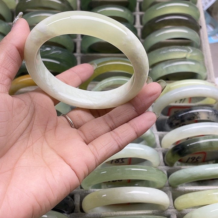 蛇纹石玉未镶嵌手镯183