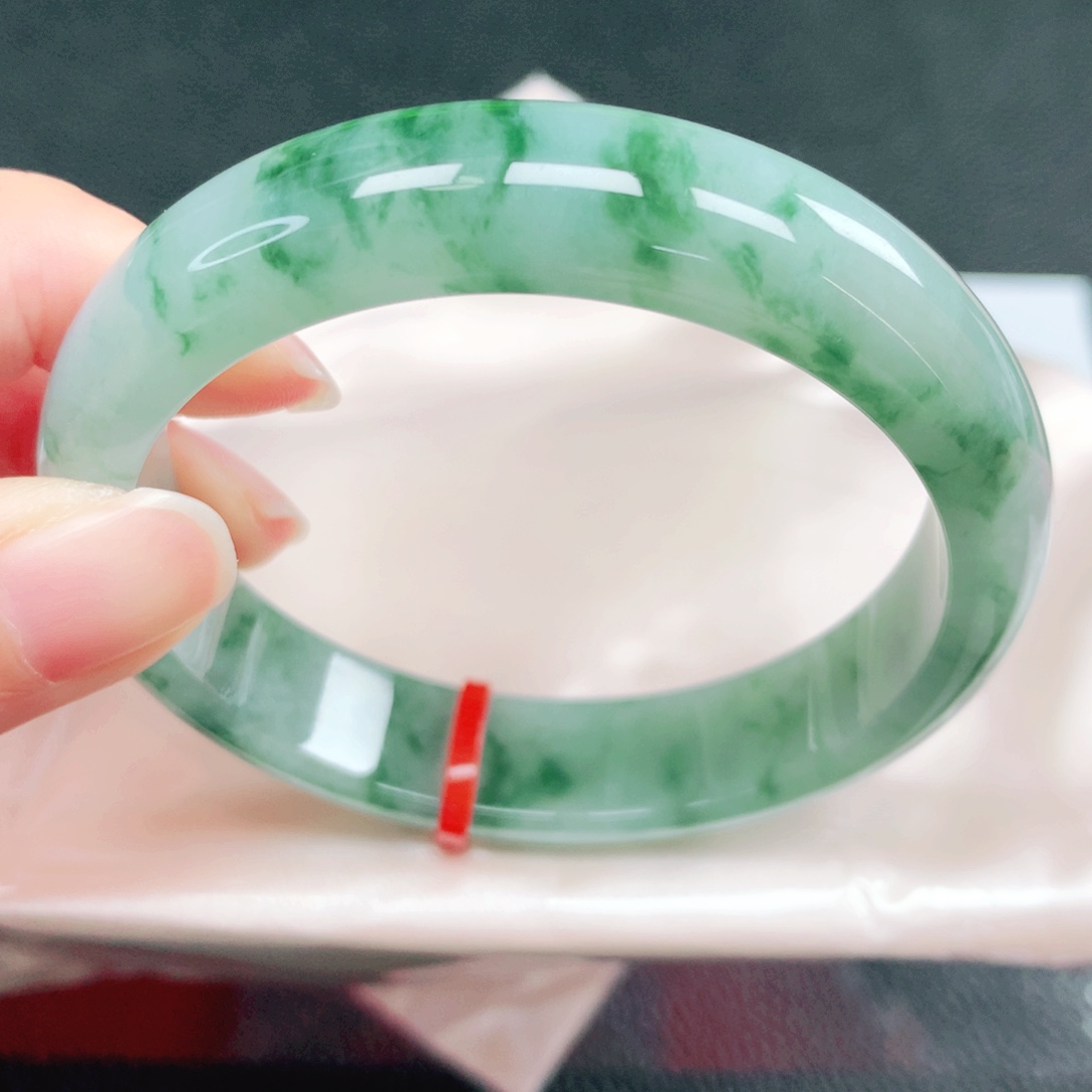 翡翠未镶嵌手镯57圈