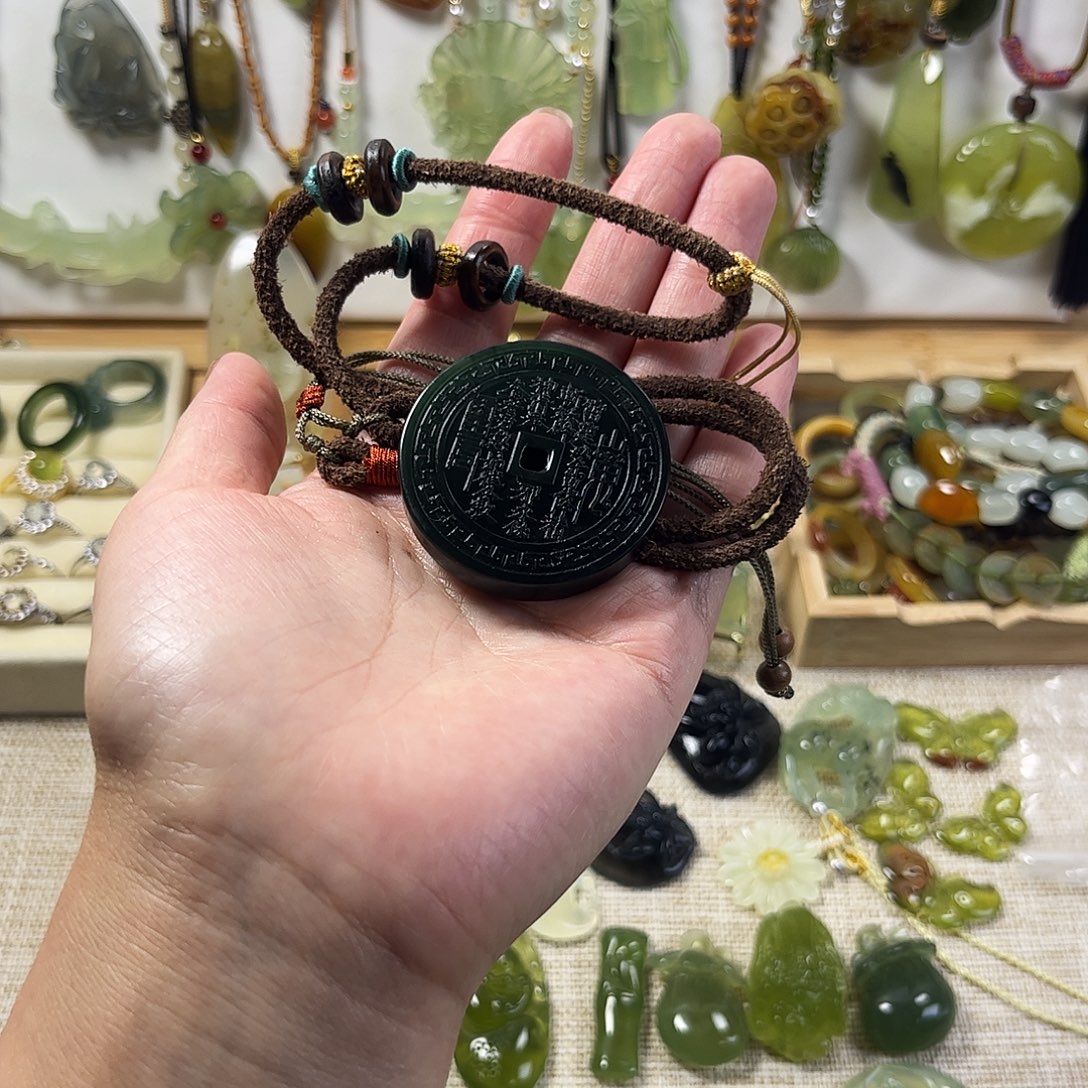 ****蛇纹石玉未镶嵌颈饰