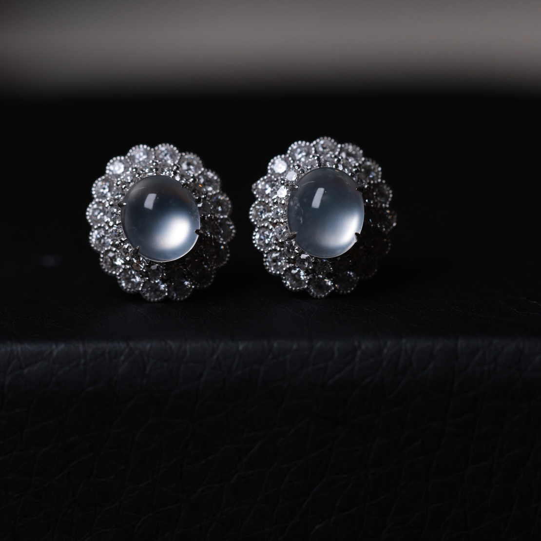 18k金镶嵌玻璃种翡翠蛋面耳钉豪华镶钻轻奢时尚精致设计师优雅