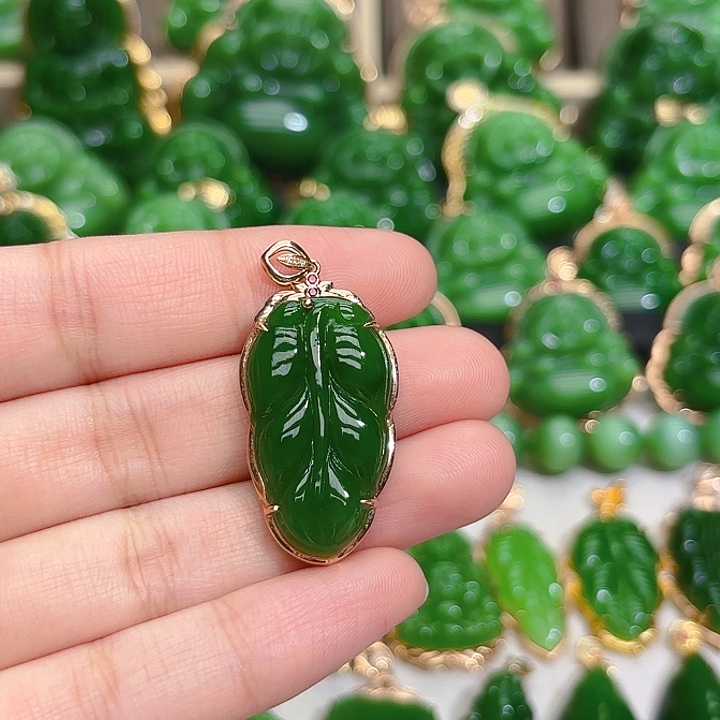 和田玉（碧玉）颈饰18K金镶嵌