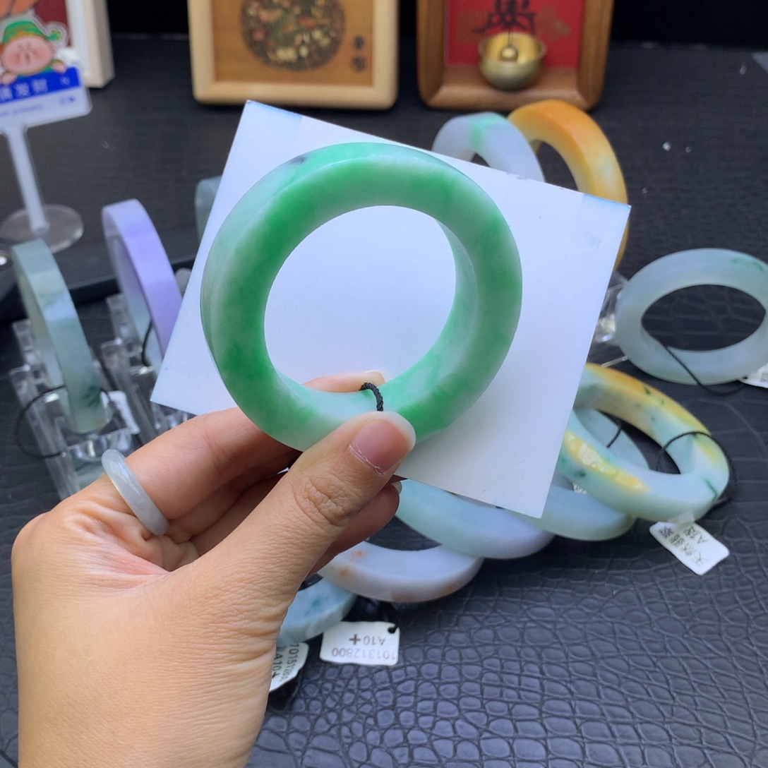 定制翡翠未镶嵌翡翠手镯