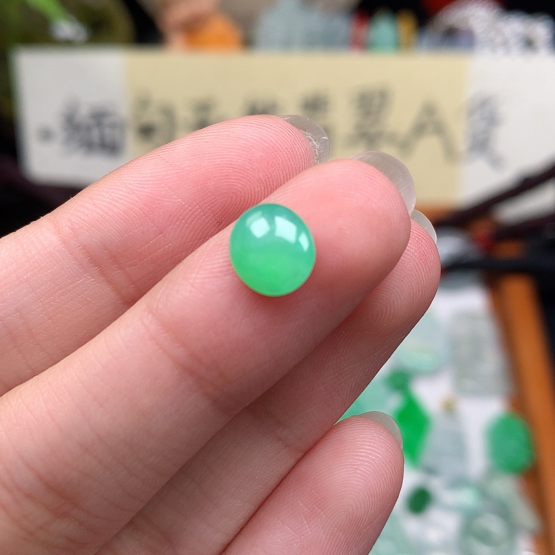 翡翠裸石缅甸天然A货翡翠甜绿蛋面