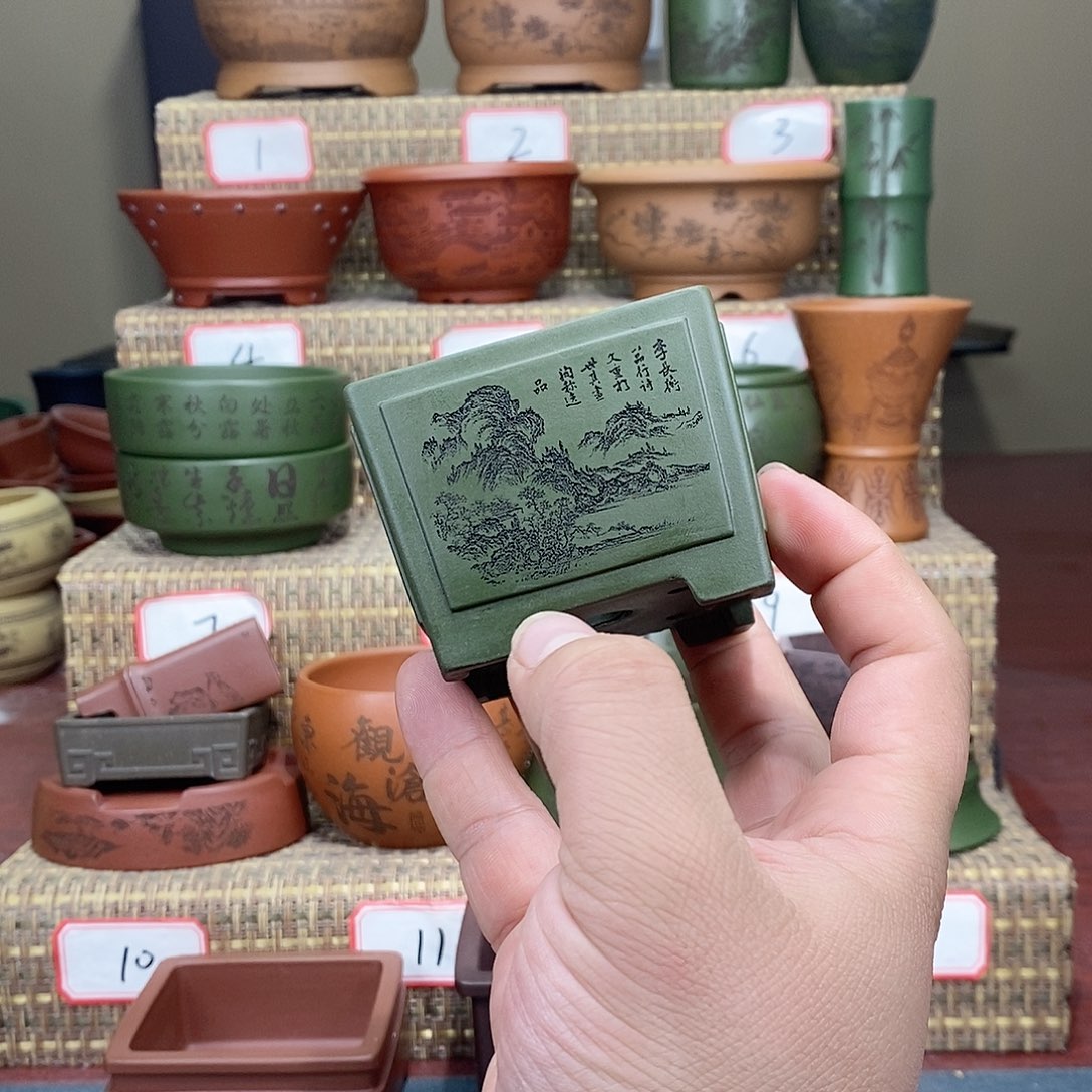 紫砂花盆在外面玩啊