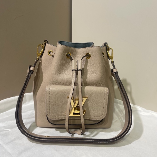 99新 LouisVuitton/路易威登 路易威登lockeme粉色全皮水桶