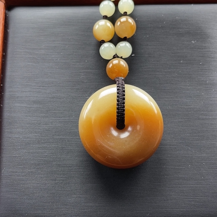 和田玉（糖玉）颈饰未镶嵌