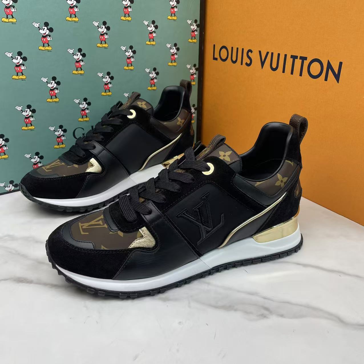 全新未使用 LouisVuitton/路易威登 黑棕老花侧边logo运动鞋/40码
